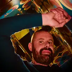 Monday Listening Clubを聴いたり、ミュージックビデオを鑑賞したり、経歴やツアー日程などを確認したりしましょう！