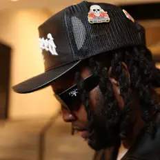 聆聽 Oguyzer、觀看音樂影片、閱讀小傳、查看巡演日期等！