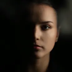 ELIZAを聴いたり、ミュージックビデオを鑑賞したり、経歴やツアー日程などを確認したりしましょう！