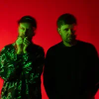 Escucha a undefined, mira videos musicales, lee su biografía, consulta las fechas de las gira y más.