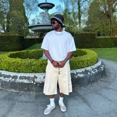 聆聽 Kay Bryn、觀看音樂影片、閱讀小傳、查看巡演日期等！