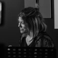 Scylia सुनें, म्यूज़िक वीडियो देखें, बायो पढ़ें, दौरे की तारीखें और बहुत कुछ देखें!