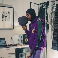 Rayn XLを聴いたり、ミュージックビデオを鑑賞したり、経歴やツアー日程などを確認したりしましょう！