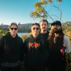 Ascolta Palamino, guarda video musicali, leggi la biografia, vedi le date del tour & altro!