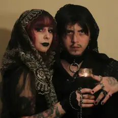 收听 Velas Negras、观看音乐视频、阅读小传、查看巡演日期等 ！