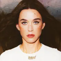 undefined을(를) 듣고, 뮤직 비디오를 보고, 약력을 읽고, 투어 일정 등을 확인하세요!