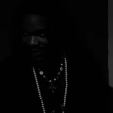 聆聽 KWEKU PEE、觀看音樂影片、閱讀小傳、查看巡演日期等！