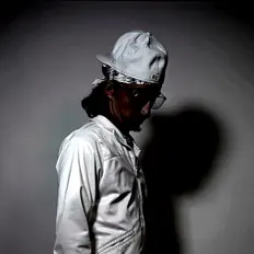 g3urin सुनें, म्यूज़िक वीडियो देखें, बायो पढ़ें, दौरे की तारीखें और बहुत कुछ देखें!