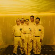 Dengarkan Glass Collective, tonton video musik, baca bio, lihat tanggal tur & lainnya!