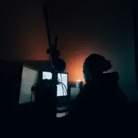 Poslechněte si interpreta undefined, sledujte hudební videa, přečtěte si životopis, podívejte se na data turné a další informace.