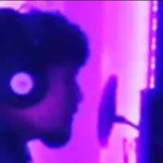 Hör dir Alex Dealba an, schau dir Musikvideos an, lies die Biografie, finde Tourdaten und mehr!