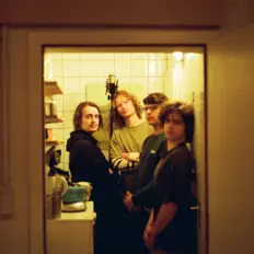 Écoutez Favourite Sidewalk Couch, regardez des vidéoclips, lisez la biographie, consultez les dates de tournée et plus encore !