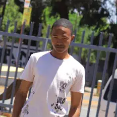 Zikhali을(를) 듣고, 뮤직 비디오를 보고, 약력을 읽고, 투어 일정 등을 확인하세요!