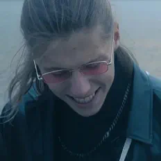 Escucha a Heliray, mira videos musicales, lee su biografía, consulta las fechas de las gira y más.