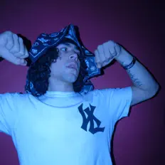 Escucha a Xhris2Eazy, mira videos musicales, lee su biografía, consulta las fechas de las gira y más.