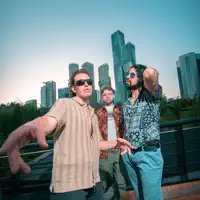 Escucha a undefined, mira videos musicales, lee su biografía, consulta las fechas de las gira y más.