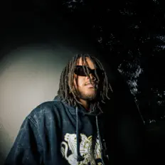 Hör dir MajWitthaMagnum an, schau dir Musikvideos an, lies die Biografie, finde Tourdaten und mehr!