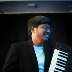 Shantanu Ravindra Pande: песни, клипы, биография, даты выступлений и многое другое.