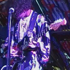 聆聽 Corn Wave、觀看音樂影片、閱讀小傳、查看巡演日期等！