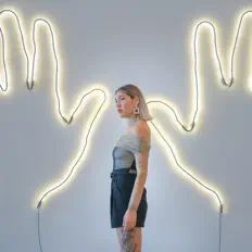 Ouça April Nicole, assista a videoclipes, leia a biografia, veja as datas das turnês e mais!