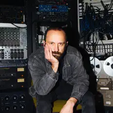 收听 Ian Fisher、观看音乐视频、阅读小传、查看巡演日期等 ！