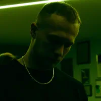 Ascolta undefined, guarda video musicali, leggi la biografia, vedi le date del tour & altro!