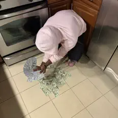 Dengarkan 5kguapo, tonton video musik, baca bio, lihat tanggal tur & lainnya!