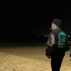 Dengarkan Forbzzee, tonton video musik, baca bio, lihat tanggal tur & lainnya!