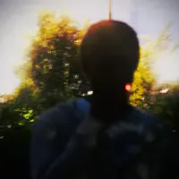 聆聽 undefined、觀看音樂影片、閱讀小傳、查看巡演日期等！