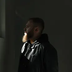 聆聽 Beniamin Palincas、觀看音樂影片、閱讀小傳、查看巡演日期等！