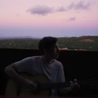 undefined dinle, müzik videolarını izle, biyografisini oku, tur tarihlerini ve daha fazlasını gör!