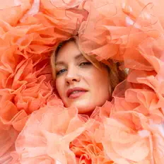 Escucha a Namelle, mira vídeos musicales, lee la biografía, consulta fechas de giras y mucho más.