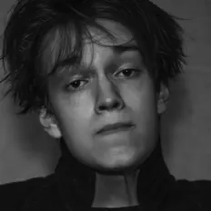 Poslechněte si interpreta 1saranu, sledujte hudební videa, přečtěte si životopis, podívejte se na data turné a další informace.