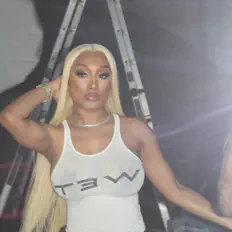 Krissy Celess सुनें, म्यूज़िक वीडियो देखें, बायो पढ़ें, दौरे की तारीखें और बहुत कुछ देखें!