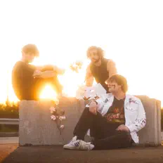 Dengarkan Recess, tonton video musik, baca bio, lihat tanggal tur & lainnya!