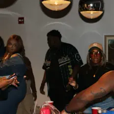 收听 Zev Howling Music、观看音乐视频、阅读小传、查看巡演日期等 ！