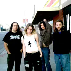 收听 Laveda、观看音乐视频、阅读小传、查看巡演日期等 ！