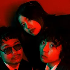 聆聽 POOLS、觀看音樂影片、閱讀小傳、查看巡演日期等！