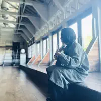 聆聽 undefined、觀看音樂影片、閱讀小傳、查看巡演日期等！