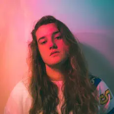 Abby Wolfeを聴いたり、ミュージックビデオを鑑賞したり、経歴やツアー日程などを確認したりしましょう！