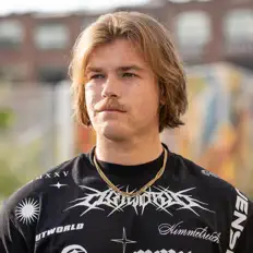 Ouve CVICK, vê vídeos de música, lê a biografia, vê as datas da digressão e muito mais!