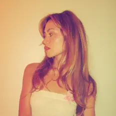 Gaby Lesmanaを聴いたり、ミュージックビデオを鑑賞したり、経歴やツアー日程などを確認したりしましょう！