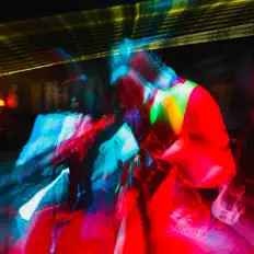 收听 Shitnoise、观看音乐视频、阅读小传、查看巡演日期等 ！