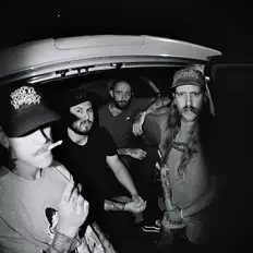 Poslechněte si interpreta Brass Tongue, sledujte hudební videa, přečtěte si životopis, podívejte se na data turné a další informace.