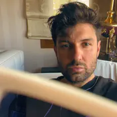 Charles Pam सुनें, म्यूज़िक वीडियो देखें, बायो पढ़ें, दौरे की तारीखें और बहुत कुछ देखें!