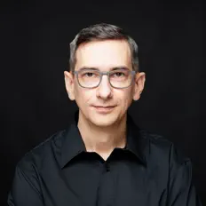 Synthractionを聴いたり、ミュージックビデオを鑑賞したり、経歴やツアー日程などを確認したりしましょう！