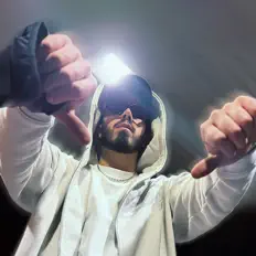Poslechněte si interpreta Skander, sledujte hudební videa, přečtěte si životopis, podívejte se na data turné a další informace.