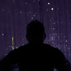 聆聽 NikPats、觀看音樂影片、閱讀小傳、查看巡演日期等！