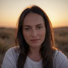 Lunara सुनें, म्यूज़िक वीडियो देखें, बायो पढ़ें, दौरे की तारीखें और बहुत कुछ देखें!