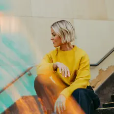 Luister naar Kristina Nichol, bekijk muziekvideo's, lees de bio, bekijk de tourdata, en meer!